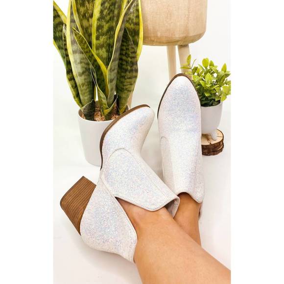 NEW NOT RATED women's fiera booties in white - Picture 4 of 5